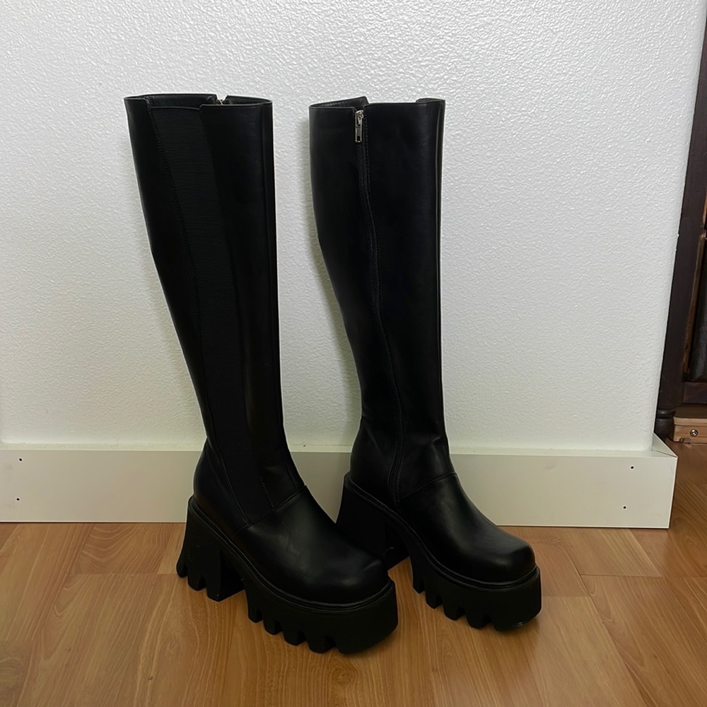 Dolls Kill: Lamoda Platform Boots